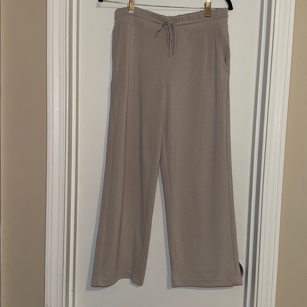 Athleta Seasoft Mid Rise Straight Crop Pants Sz M - Picture 5 of 11